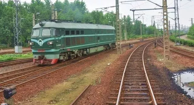 為什么火車的軌道不用不銹鋼,而用的是生銹的鐵-3.png